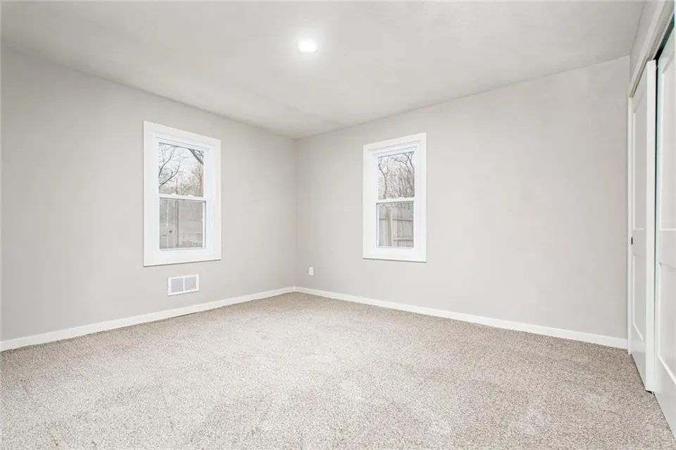 חדר שינה - 7111 E 111th St, Kansas City, MO
