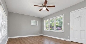 הסלון מצד הכניסה - 7103 E 112th St