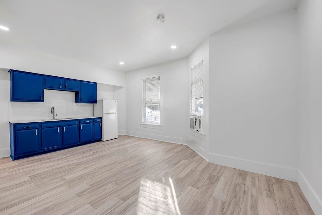 יחידה 4 · מטבח - 526 W Munson St, Denison, TX 75020