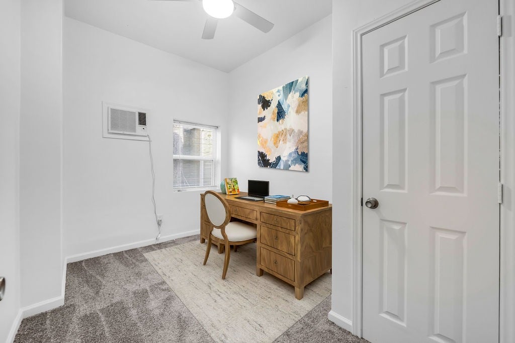 יחידה 3 · חדר עבודה - 526 W Munson St, Denison, TX 75020